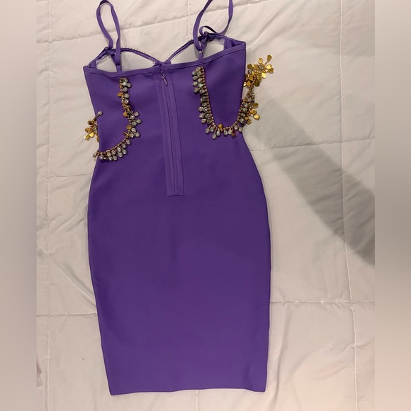 Purple dress with jewels - Picture 5 of 6